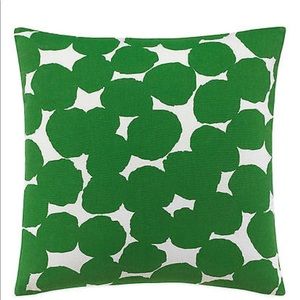 2 Kate spade Green pillow FINAL PRICE GREAT DEA